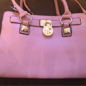 Beautiful color, perfect for spring.